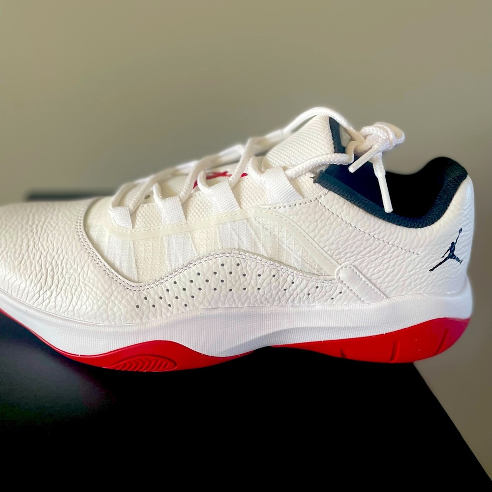 Air Jordan 11 CMFT LOW Size 10 MEN